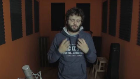 Rodrigo Septi&eacute;n cantando