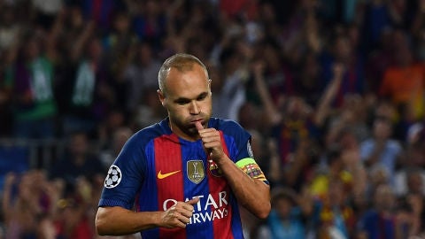 Andr&eacute;s Iniesta, celebrando el 4-0