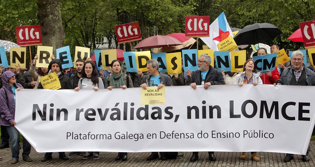 Estudiantes reúnen casi un millón de firmas contra las reválidas Estudiantes reúnen casi un millón de firmas contra las reválidas