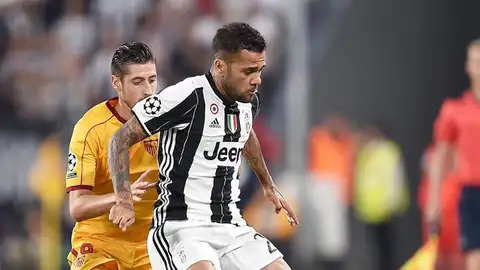 Dani Alves con Sergio Escudero. Dani Alves con Sergio Escudero.