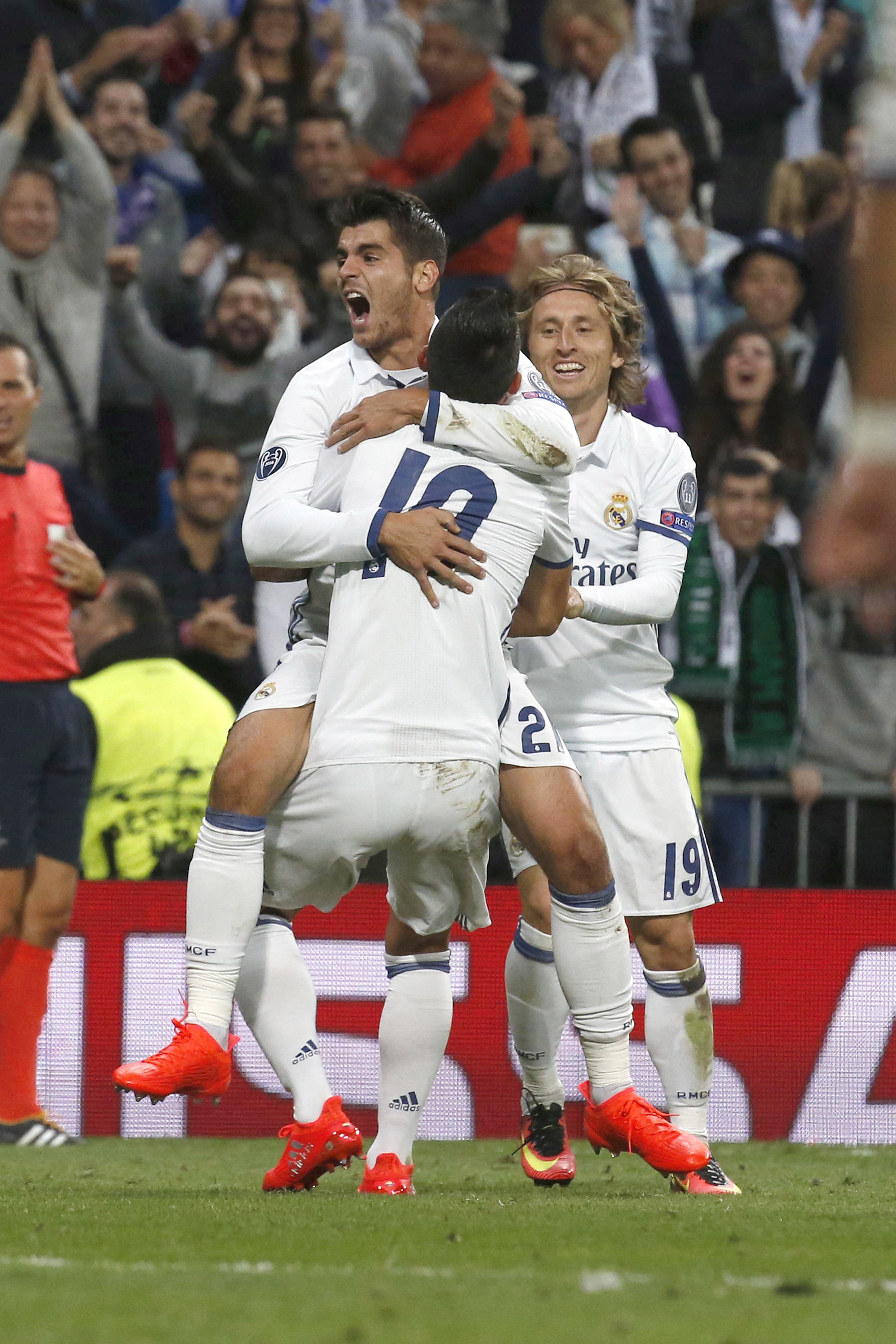 Muere un vecino en Alicante celebrando el gol de Morata ante el Sporting de Lisboa Muere un vecino en Alicante celebrando el gol de Morata ante el Sporting de Lisboa