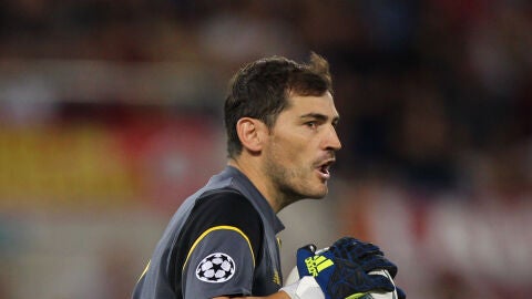 Casillas, en un partido con el Oporto