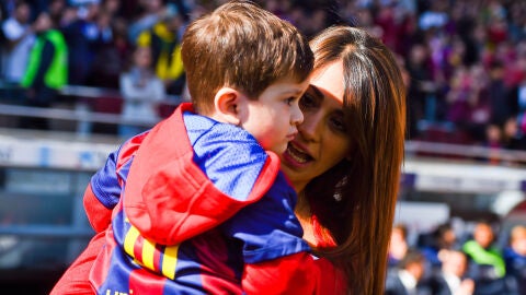 El hijo de Leo Messi junto a su madre, Antonella Roccuzzo