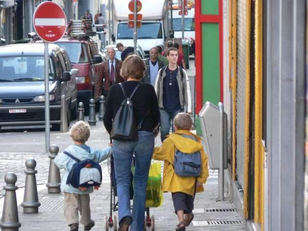 El 47% de las familias monoparentales vive con menos de 600 euros al mes El 47% de las familias monoparentales vive con menos de 600 euros al mes