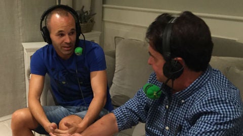 Andr&eacute;s Iniesta con Jos&eacute; Ram&oacute;n de la Morena