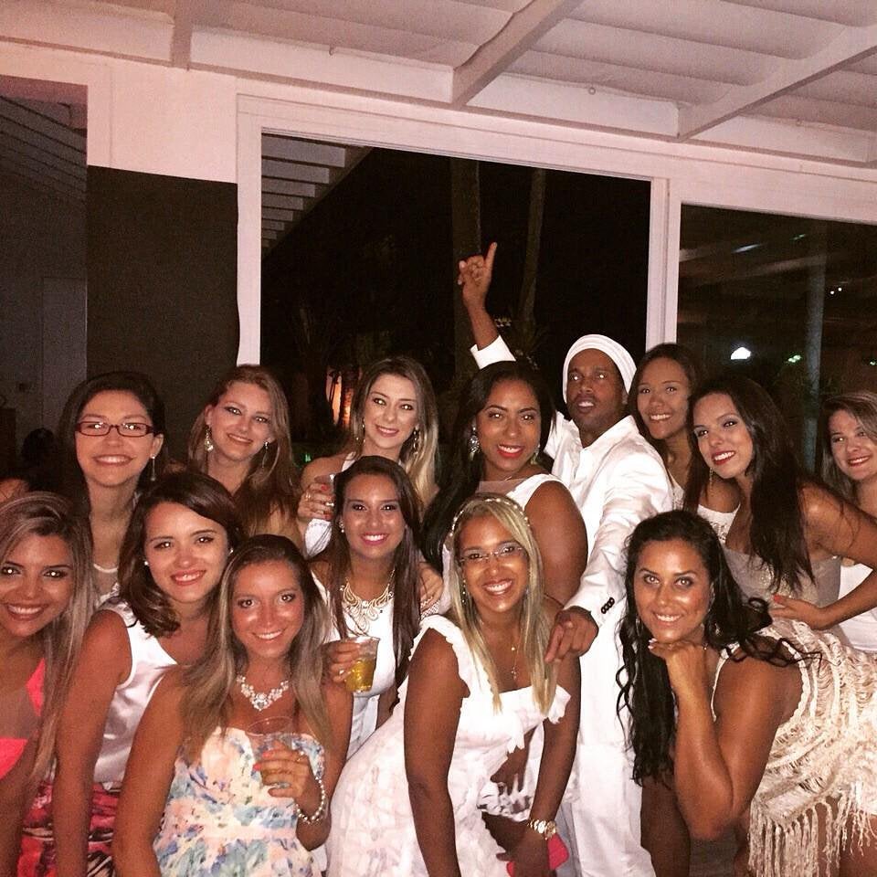 Así eran las fiestas de Ronaldinho en el PSG: "No iba a entrenar, solo venía a los partidos" Así eran las fiestas de Ronaldinho en el PSG: "No iba a entrenar, solo venía a los partidos"