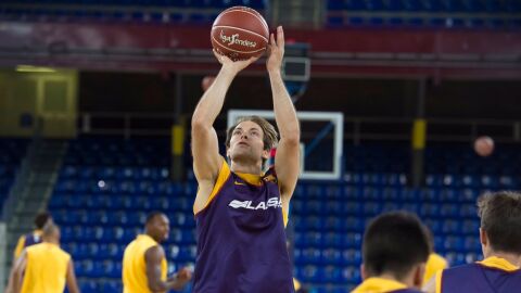 Koponen en un entrenamiento con el Bar&ccedil;a.