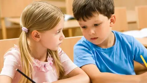 Niños en el colegio Niños en el colegio