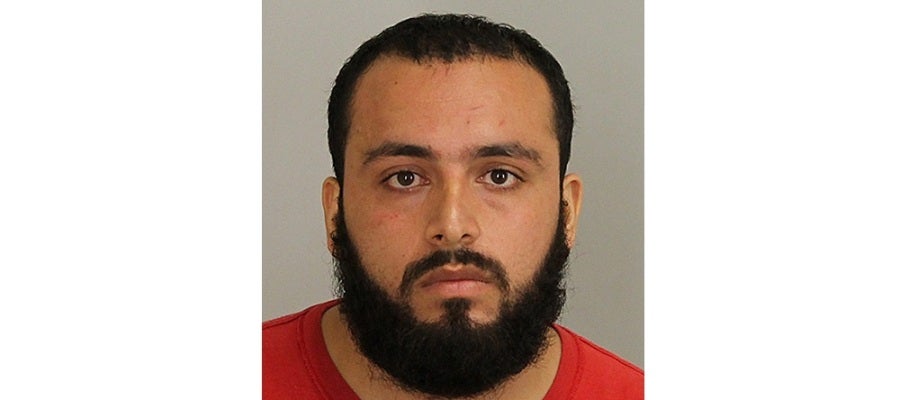 Ahmad Khan Rahami, de 28 años, tras su detención sospechoso de colocar varios artefactos en Nueva York y Nueva Jersey Ahmad Khan Rahami, de 28 años, tras su detención sospechoso de colocar varios artefactos en Nueva York y Nueva Jersey