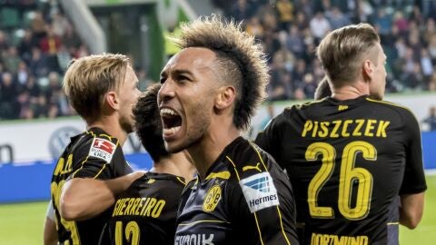 Aubameyang celebrando uno de los goles del Dortmund.