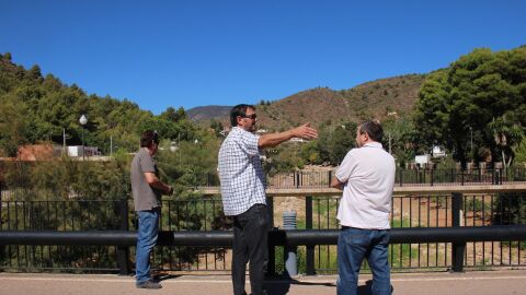 El concejal de Agricultura de la Vall d'Uix&oacute;, Fernando Dar&ograve;s, demanda m&aacute;s limpieza para el cauce del r&iacute;o a la CHJ.