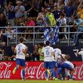 Los jugadores del Málaga celebran el segundo gol ante el Eibar