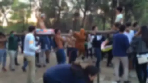 Frame 20.482406 de: Vuelve el curso, y regresan las novatadas Frame 20.482406 de: Vuelve el curso, y regresan las novatadas