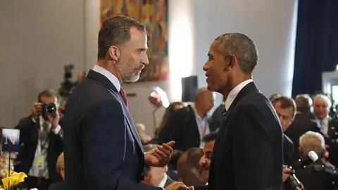 El Rey saluda a Obama en la ONU. El Rey saluda a Obama en la ONU.