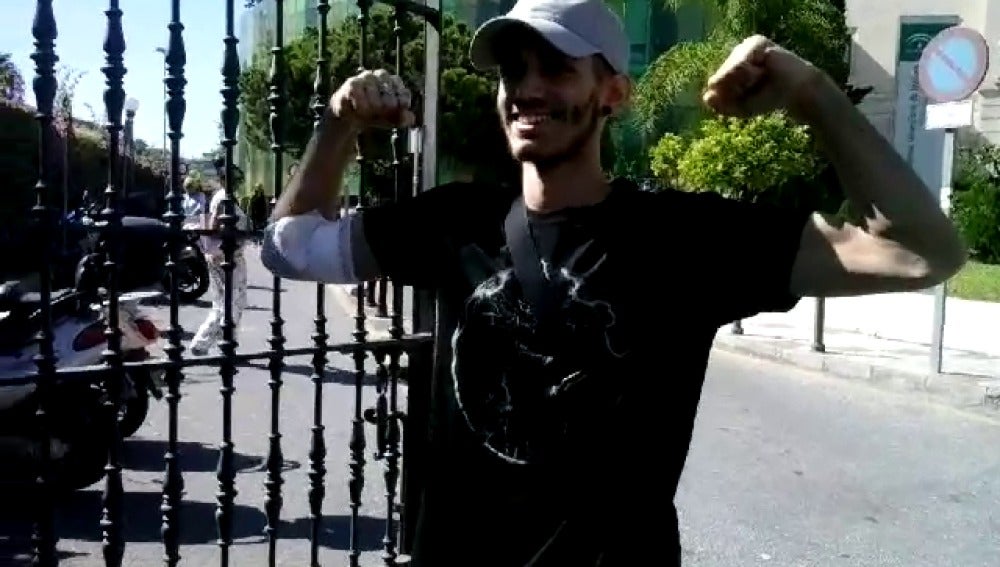 Dan el alta al joven con leucemia Pablo Ráez, que seguirá animando a donar médula Dan el alta al joven con leucemia Pablo Ráez, que seguirá animando a donar médula