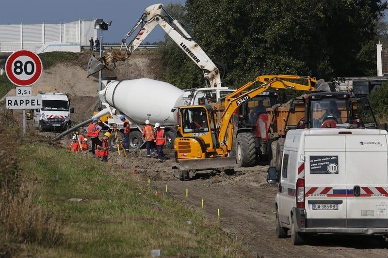 Enfrentamientos entre los inmigrantes de Calais y la Policía francesa Enfrentamientos entre los inmigrantes de Calais y la Policía francesa