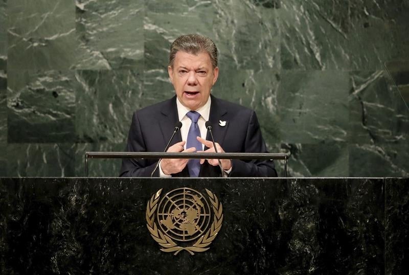 Santos anuncia una prórroga del alto el fuego hasta el 31 de octubre y 'Timochenko' pregunta si después "continúa la guerra" Santos anuncia una prórroga del alto el fuego hasta el 31 de octubre y 'Timochenko' pregunta si después "continúa la guerra"