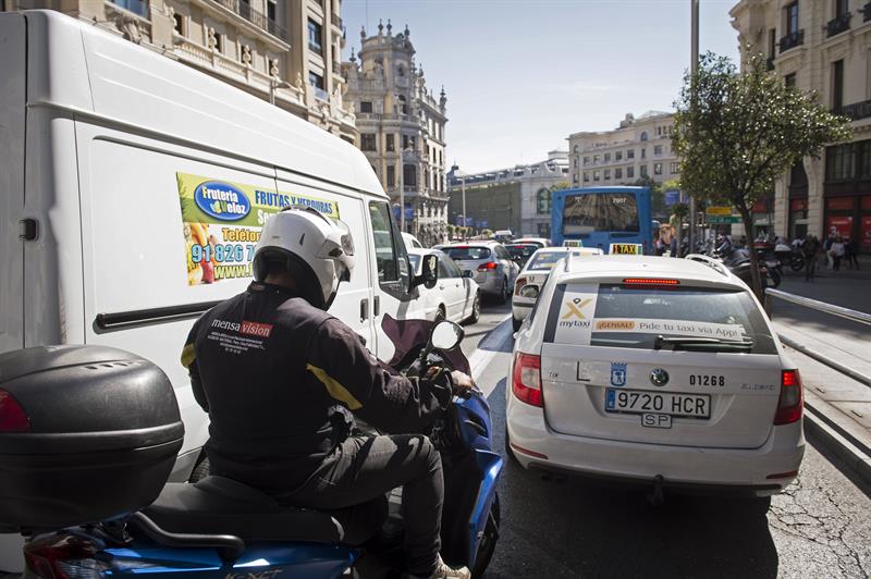 Carmena cobrará por aparcar fuera de la zona central de Madrid que limita la M-30 Carmena cobrará por aparcar fuera de la zona central de Madrid que limita la M-30