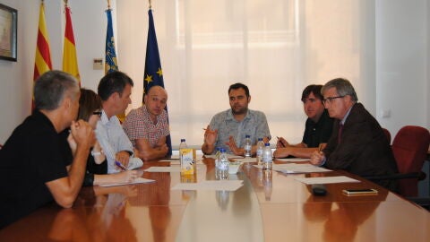 Els regidors de joventut de Vila-real, Almassora i Borriana es reunixen per a detallar la petici&oacute; del bus a la UJI