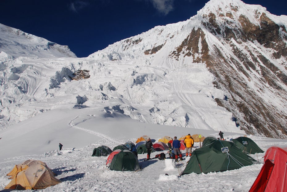 Un español muerto y otros 13 heridos en un deslizamiento de tierra en Nepal Un español muerto y otros 13 heridos en un deslizamiento de tierra en Nepal