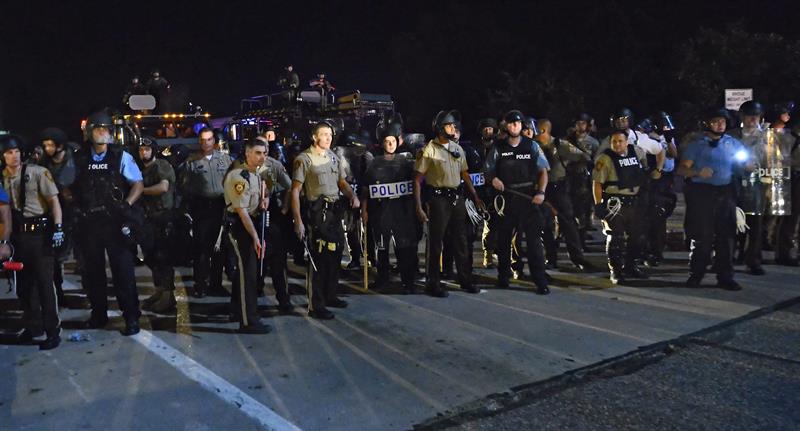 Charlotte declara el estado de emergencia después de una segunda noche de disturbios y un herido de bala Charlotte declara el estado de emergencia después de una segunda noche de disturbios y un herido de bala