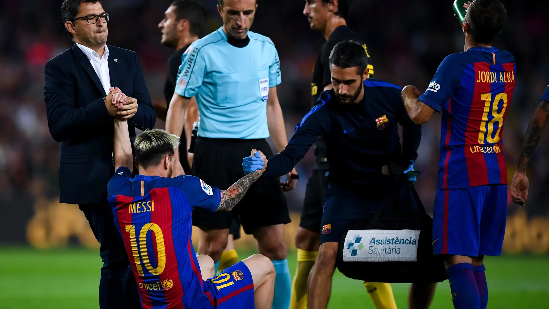 Messi, lesionado en el partido ante el Atlético