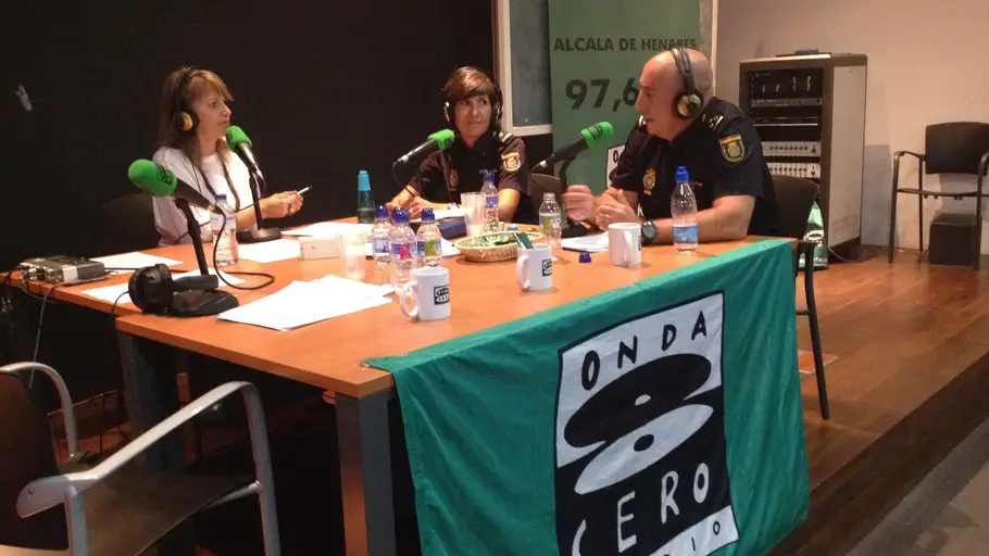Policía Nacional y Local de Alcalá de Henares en Onda Cero Onda Cero Alcalá realiza su programa especial "En tu barrio" desde el Centro de Seguridad de la Avenida de Meco.