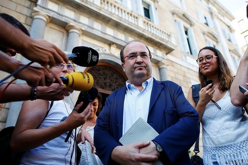 Iceta respalda a Sánchez y ve "absolutamente innecesarias" las dimisiones Iceta respalda a Sánchez y ve "absolutamente innecesarias" las dimisiones
