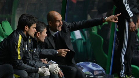 Guardiola da indicaciones en el duelo ante el Celtic