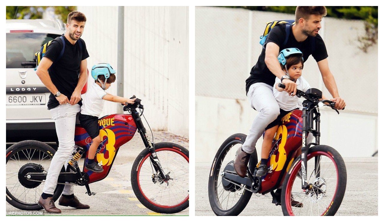 Gerard Piqué va a recoger a su hijo del colegio en una bicicleta de lo más culé Gerard Piqué va a recoger a su hijo del colegio en una bicicleta de lo más culé