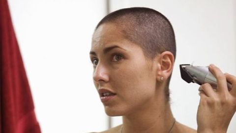 Mujer rapada