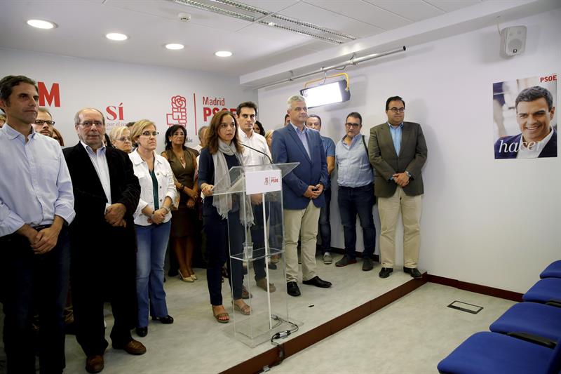 Los socialistas madrileños muestran su apoyo a Sánchez y al 'no' a Rajoy Los socialistas madrileños muestran su apoyo a Sánchez y al 'no' a Rajoy