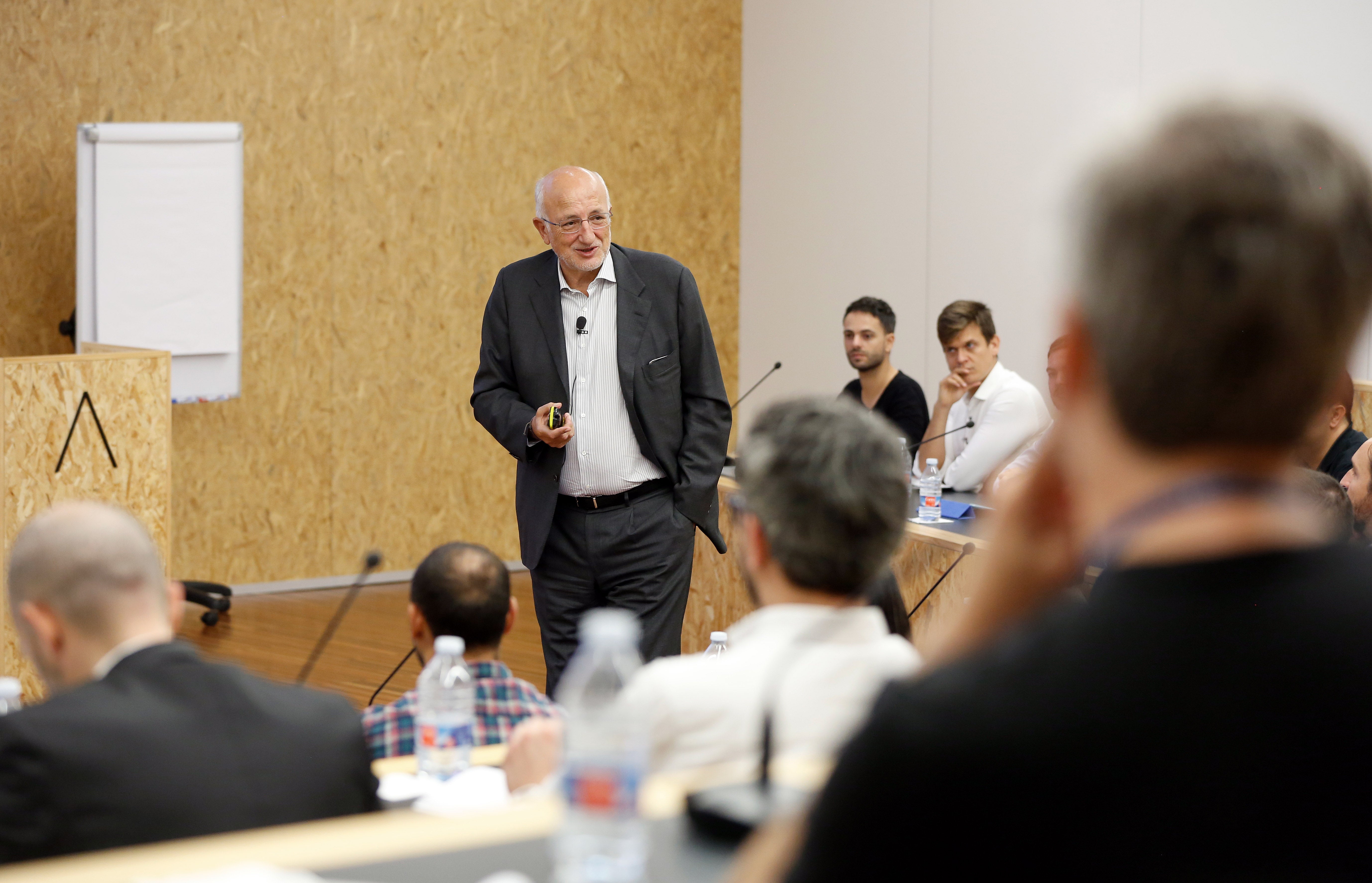 JUAN ROIG CONSOLIDA SU APUESTA POR EL TALENTO CON LA INCORPORACIÓN DE 54 EQUIPOS EMPRENDEDORES A LOS PROGRAMAS DE LANZADERA JUAN ROIG CONSOLIDA SU APUESTA POR EL TALENTO CON LA INCORPORACIÓN DE 54 EQUIPOS EMPRENDEDORES A LOS PROGRAMAS DE LANZADERA