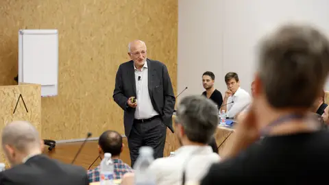 Juan Roig con los emprendedores seleccionados Juan Roig con los emprendedores seleccionados