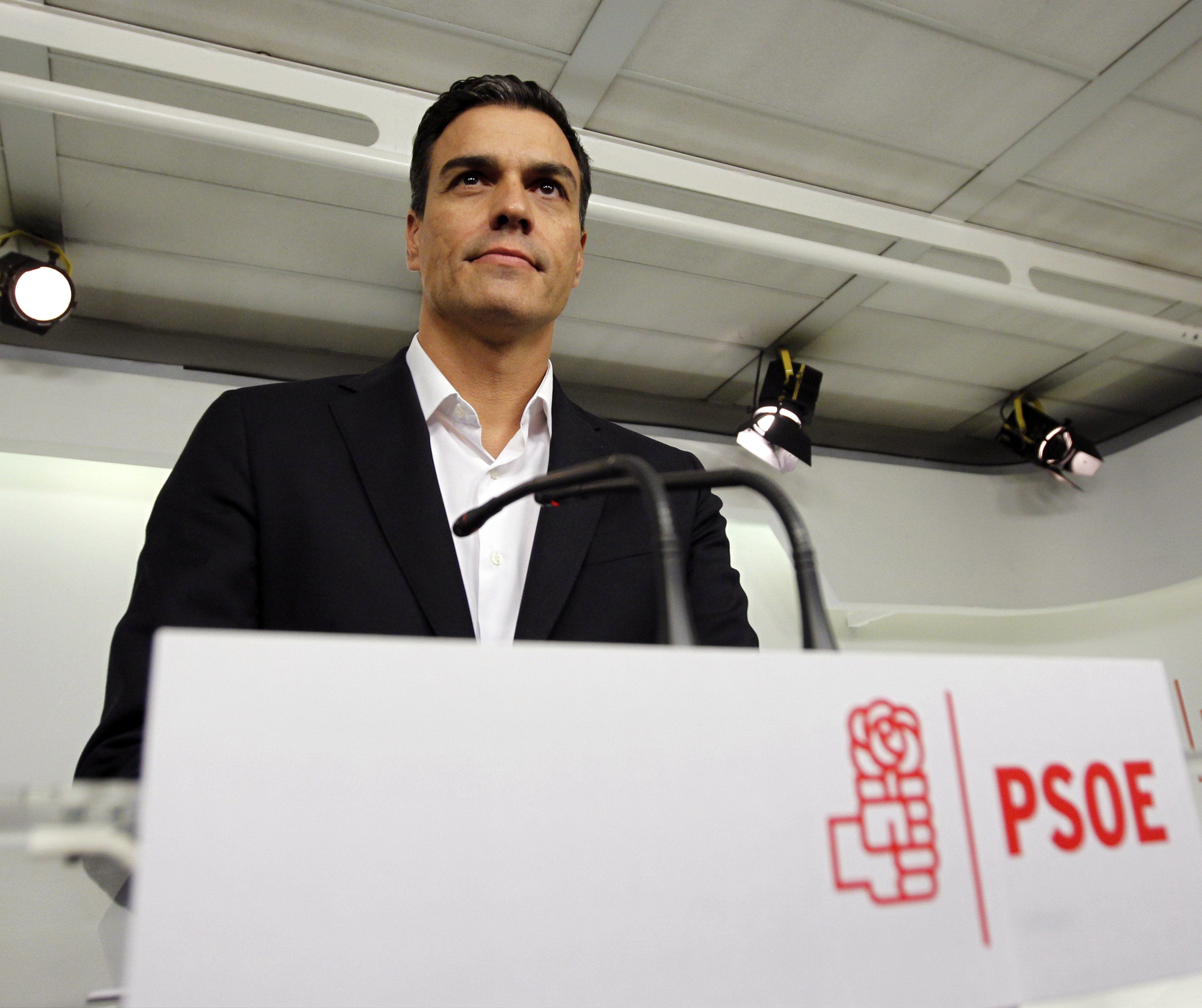 Sánchez aplaude el acuerdo entre el PNV y el PSE: "Vuestra suerte es la de todos" Sánchez aplaude el acuerdo entre el PNV y el PSE: "Vuestra suerte es la de todos"