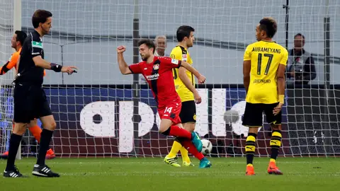 Admir Mehmedi celebra un gol ante el Borussia Dortmund Admir Mehmedi celebra un gol ante el Borussia Dortmund