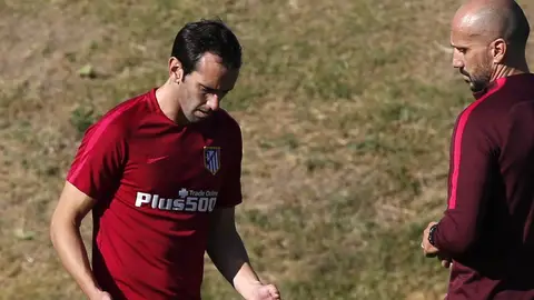 Godín se entrena con el Atlético Godín se entrena con el Atlético
