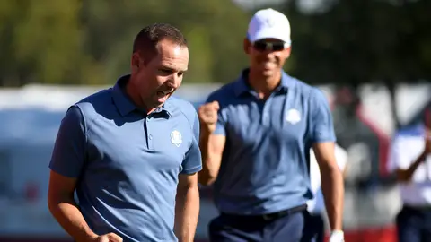 Sergio García celebra un golpe junto a Rafa Cabrera Bello Sergio García celebra un golpe junto a Rafa Cabrera Bello