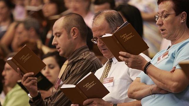 Un ex-testigo de Jehová denuncia el acoso al que se ve sometido tras dejar la congregación religiosa Un ex-testigo de Jehová denuncia el acoso al que se ve sometido tras dejar la congregación religiosa