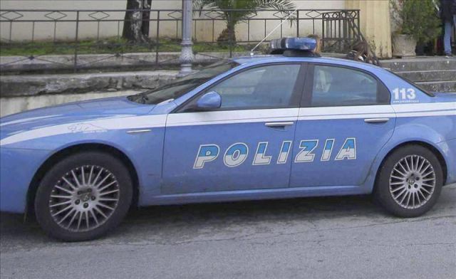 Un mafioso se atrinchera con rehenes en una oficina de correos en el norte de Italia Un mafioso se atrinchera con rehenes en una oficina de correos en el norte de Italia