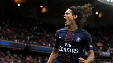 Edilson Cavani, celebrando un gol con el PSG