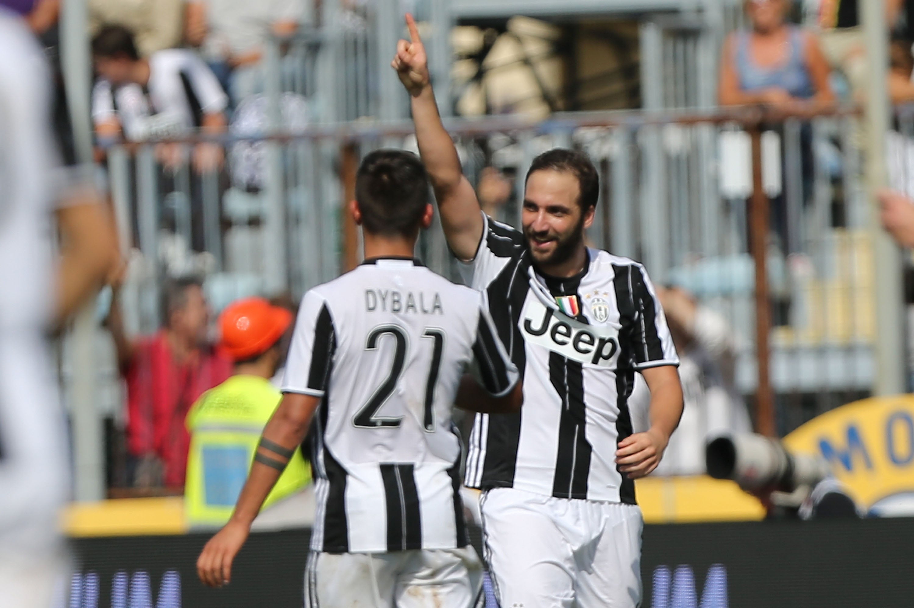 Higuaín y Dybala mantiene a la Juventus al frente de la Serie A Higuaín y Dybala mantiene a la Juventus al frente de la Serie A