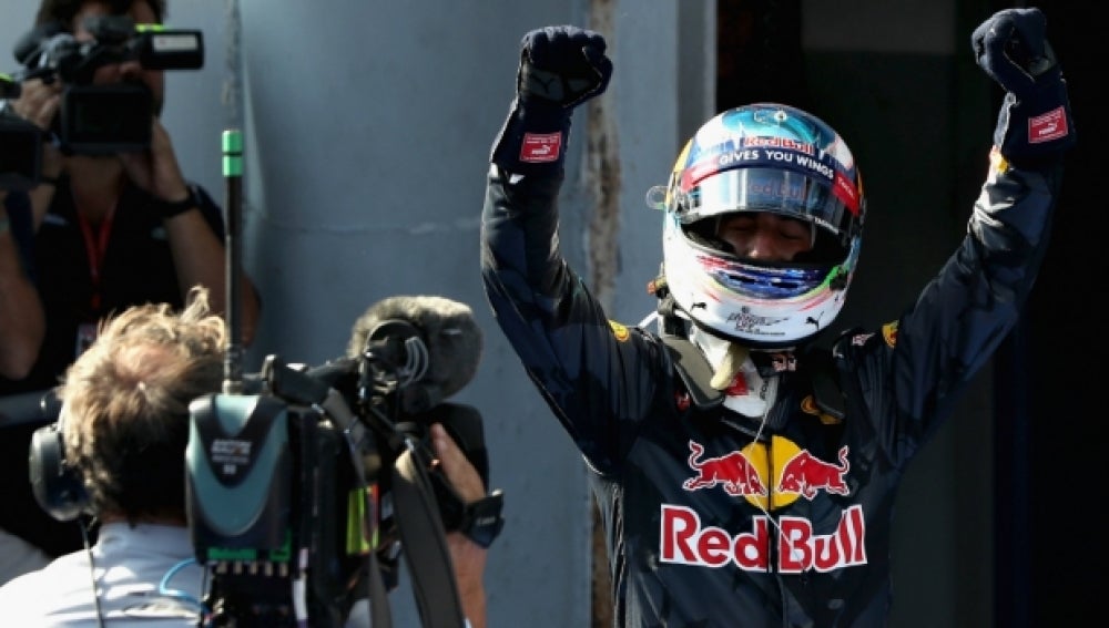 Ricciardo celebra su victoria