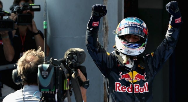 Ricciardo encabeza doblete Red Bull y Rosberg más líder al abandonar Hamilton Ricciardo encabeza doblete Red Bull y Rosberg más líder al abandonar Hamilton