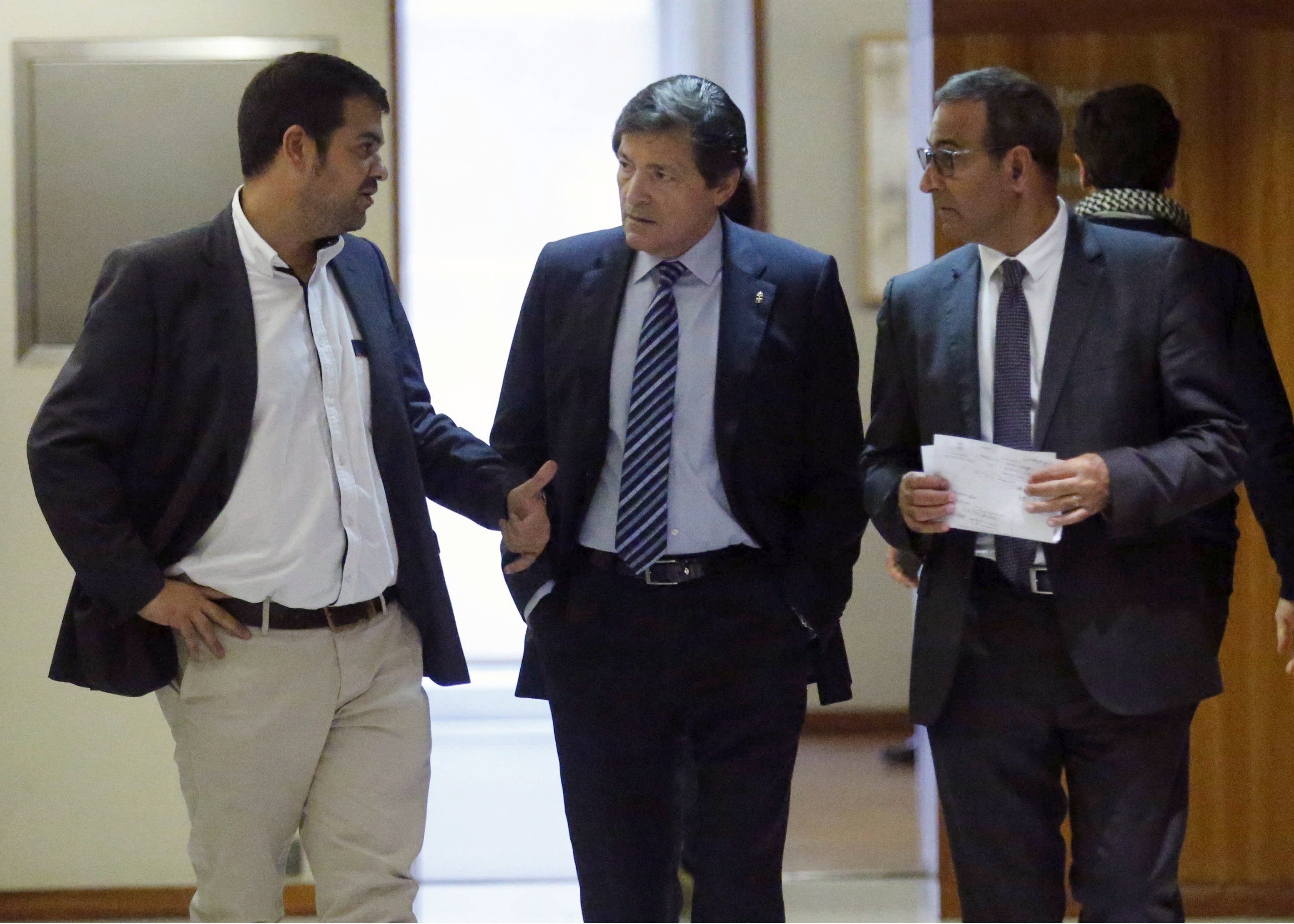 Tertulia: ¿Apoyará el PSOE la investidura de Rajoy? Tertulia: ¿Apoyará el PSOE la investidura de Rajoy?