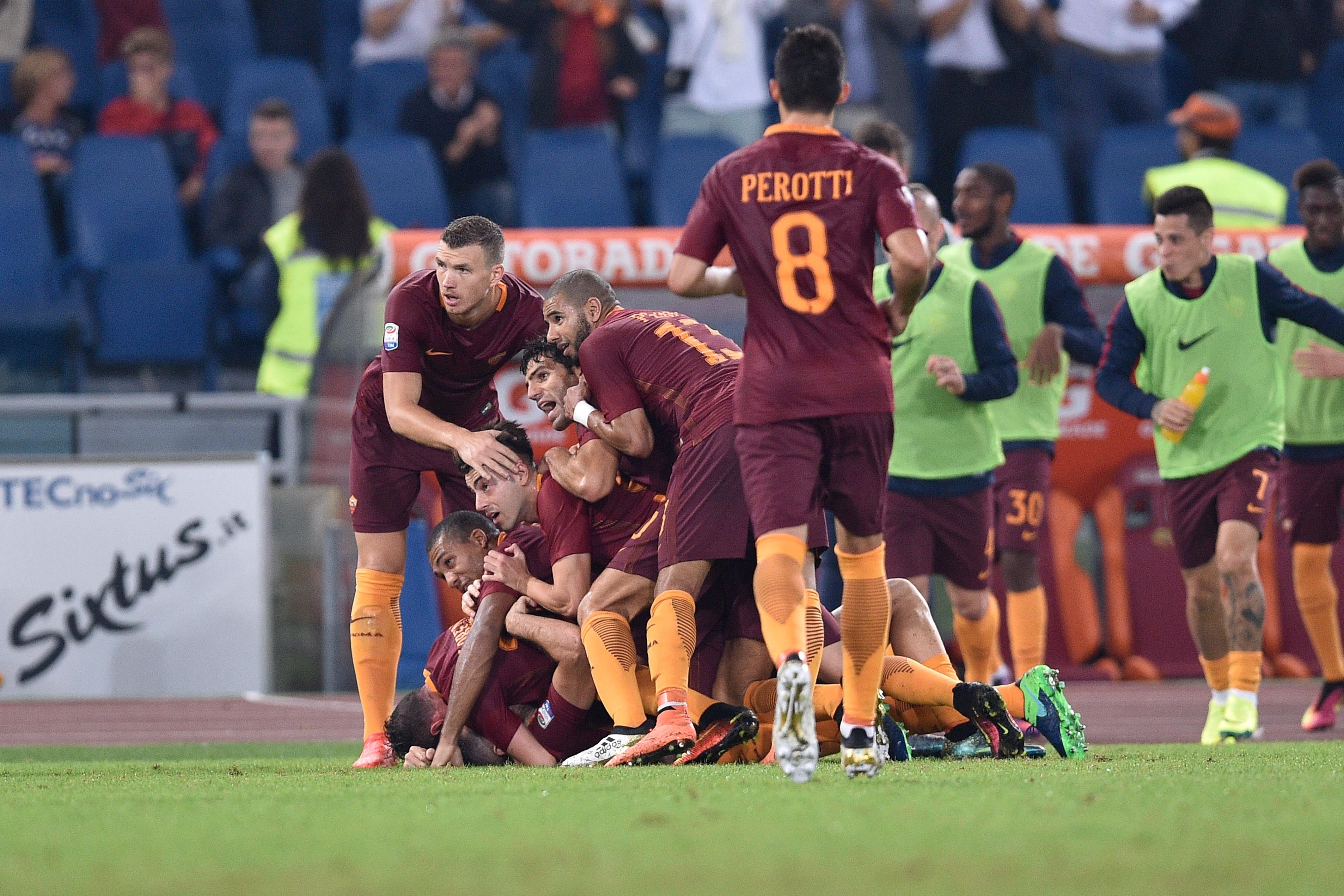 La Roma gana al Inter de Milán y se acerca a la segunda plaza La Roma gana al Inter de Milán y se acerca a la segunda plaza