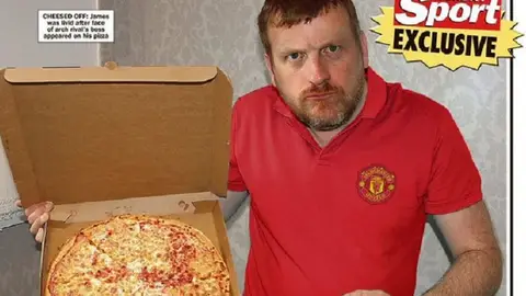 La cara de Guardiola en la pizza de un aficionado del United La cara de Guardiola en la pizza de un aficionado del United