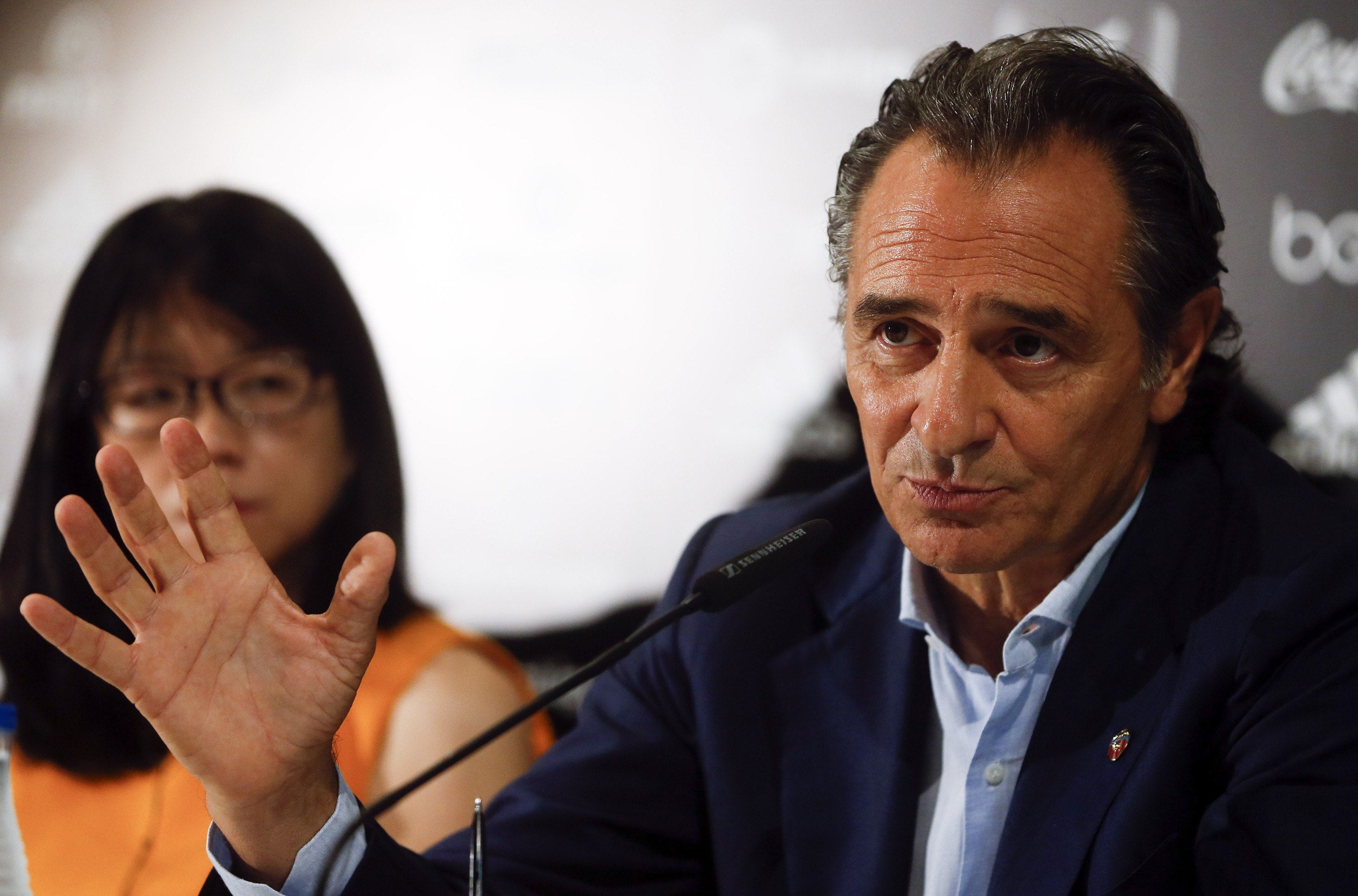 Cesare Prandelli: "La afición es el alma del Valencia, es indispensable" Cesare Prandelli: "La afición es el alma del Valencia, es indispensable"