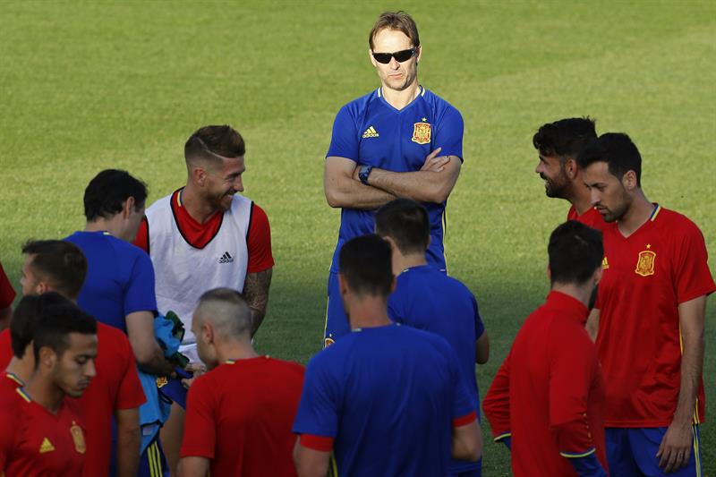 Sólo siete jugadores completan el primer entrenamiento de Julen con vistas a Italia Sólo siete jugadores completan el primer entrenamiento de Julen con vistas a Italia