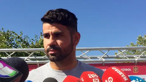 Diego Costa atiende a los medios Diego Costa atiende a los medios
